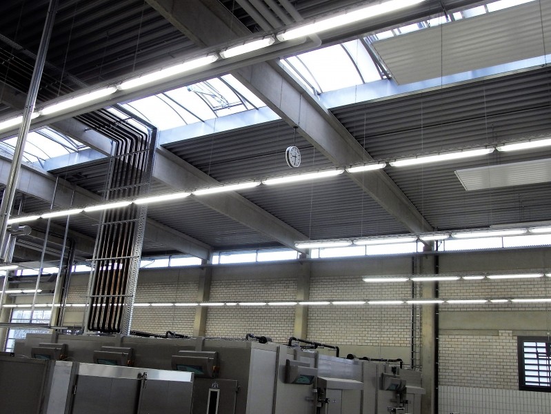 Bäckerei Bors Bocholt Produktionshalle Produktionshalle der Bäckerei Bors in Bocholt mit Dachlicht, Beleuchtung und technischer Infrastruktur